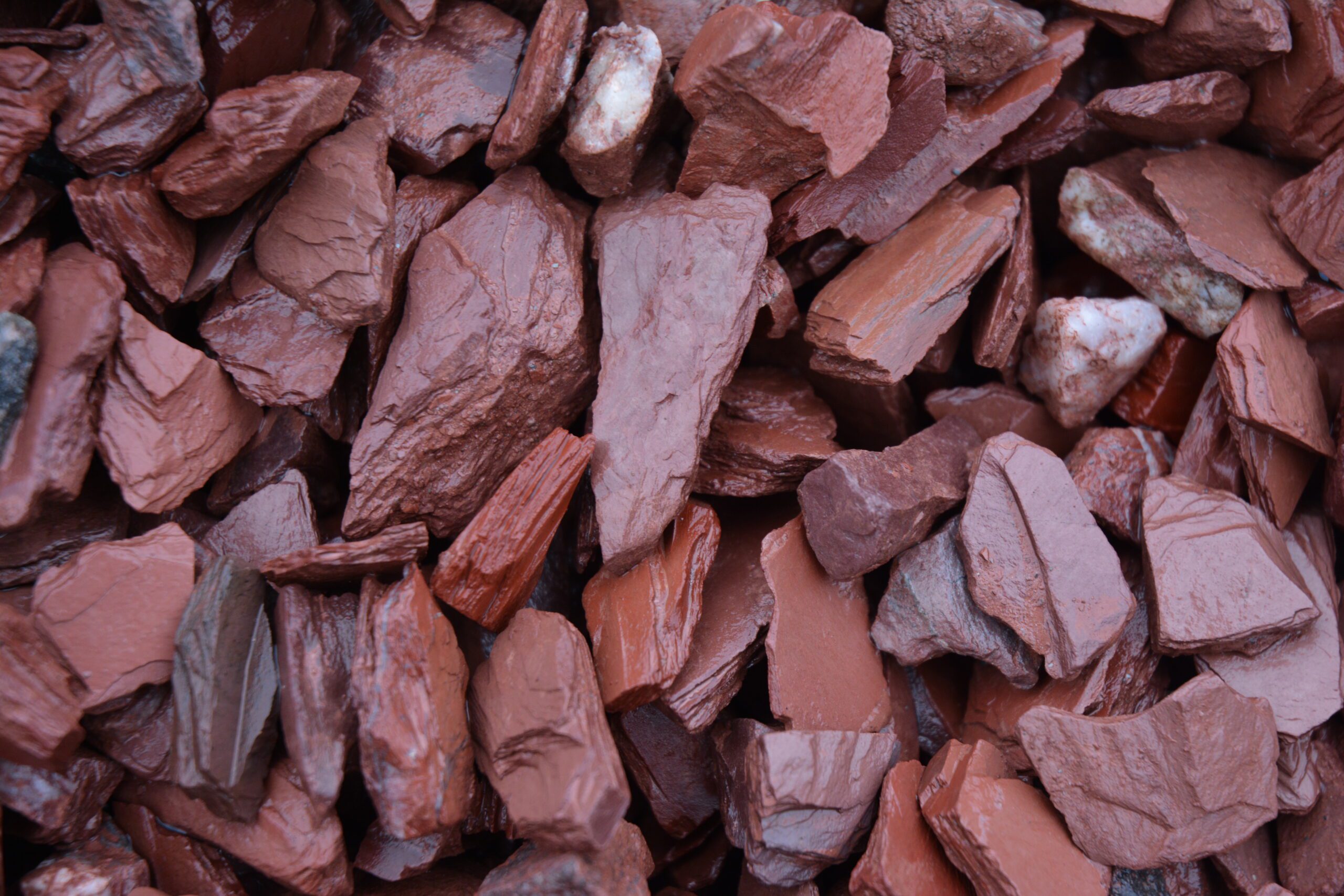 Red Slate Crushed 3/4 inch & 1 1/2 - Image 2