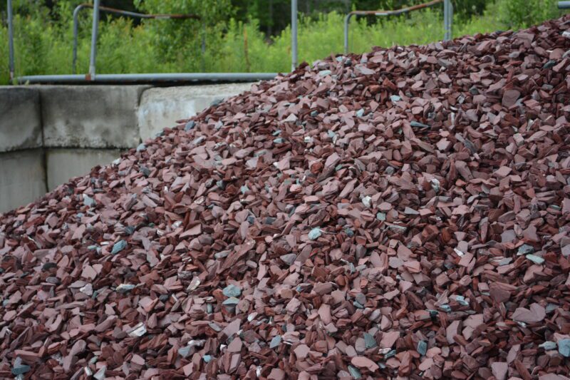 1 1/2 Inch Red Slate Chips