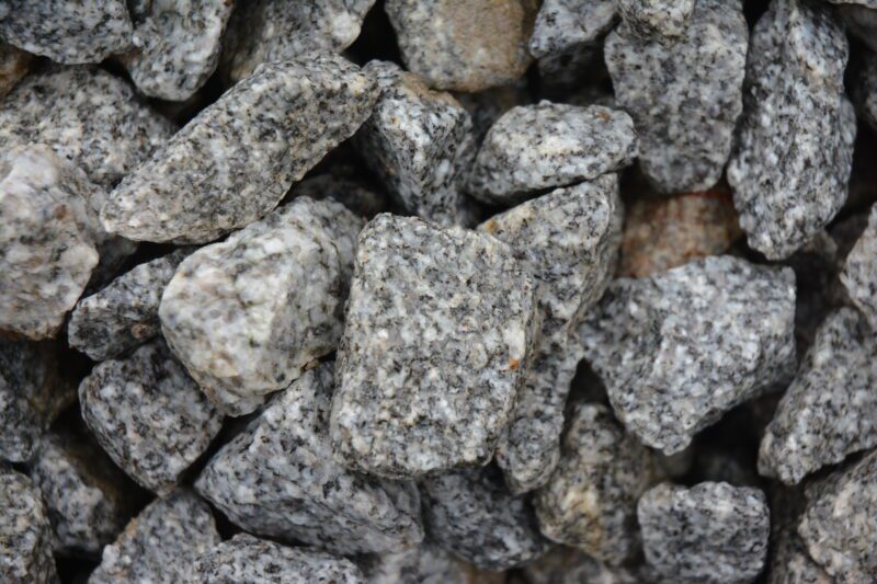 Fractured Granite Chips 1 1/2